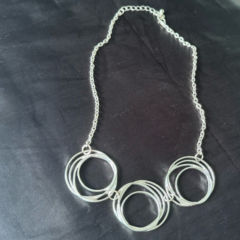 Elegant Silver Necklace with Interlocking Circles!